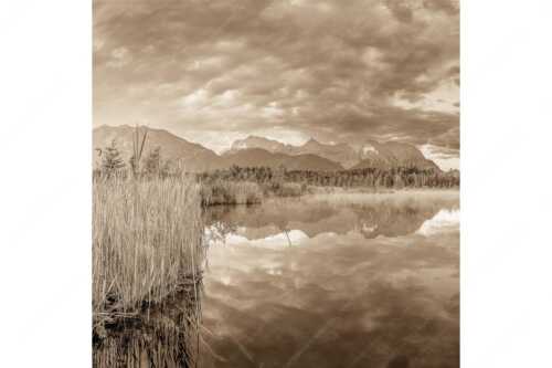 Sonnenaufgang am Barmsee mit Blick zum Karwendel und Wettersteingebirge - Utopia III - Seitenverhältnis 1:1 - Morgenstimmung am Barmsee - weitere Infos unter https://www.kriner-weiermann.de