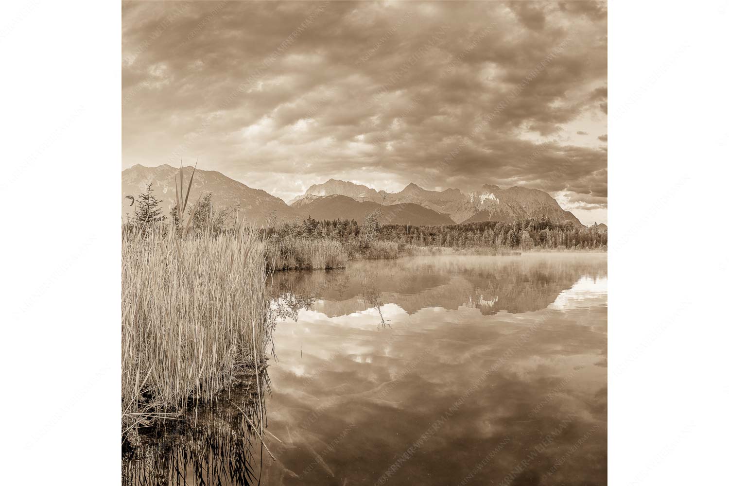 Utopia III – Seitenverhältnis 1:1 — Morgenstimmung am Barmsee Sonnenaufgang am Barmsee mit Blick zum Karwendel und Wettersteingebirge