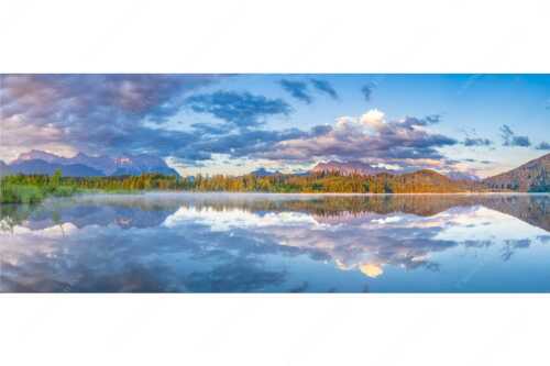 Sonnenaufgang am Barmsee mit Blick zum Karwendel und Wettersteingebirge - Utopia III - Seitenverhältnis 2,5:1 - Morgenstimmung am Barmsee - weitere Infos unter https://www.kriner-weiermann.de