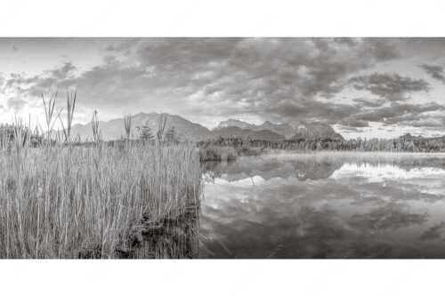 Sonnenaufgang am Barmsee mit Blick zum Karwendel und Wettersteingebirge - Utopia III - Seitenverhältnis 2:1 - Morgenstimmung am Barmsee - weitere Infos unter https://www.kriner-weiermann.de