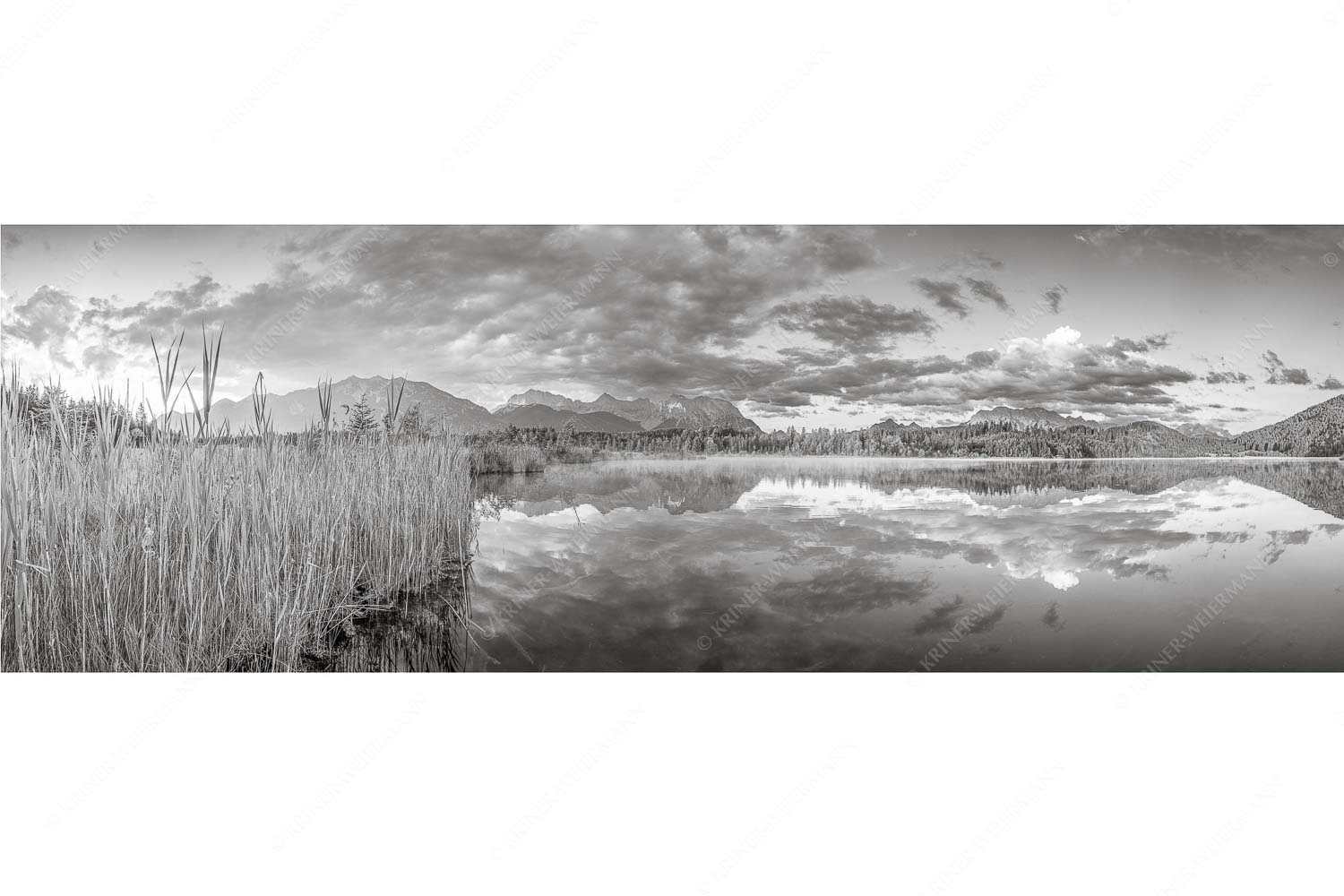 Sonnenaufgang am Barmsee mit Blick zum Karwendel und Wettersteingebirge