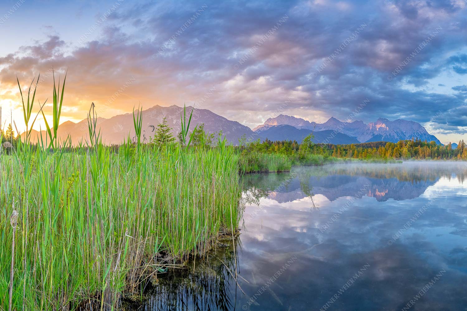 Utopia III – Seitenverhältnis 3:2 — Morgenstimmung am Barmsee Sonnenaufgang am Barmsee mit Blick zum Karwendel und Wettersteingebirge