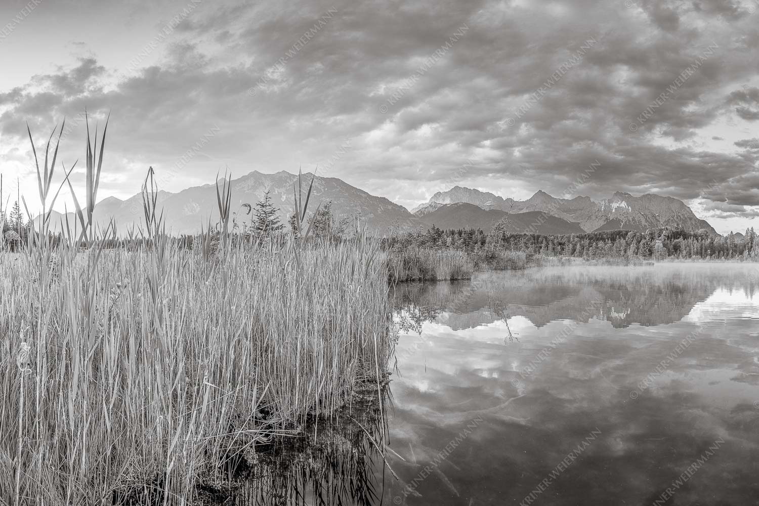 Utopia III – Seitenverhältnis 3:2 — Morgenstimmung am Barmsee Sonnenaufgang am Barmsee mit Blick zum Karwendel und Wettersteingebirge
