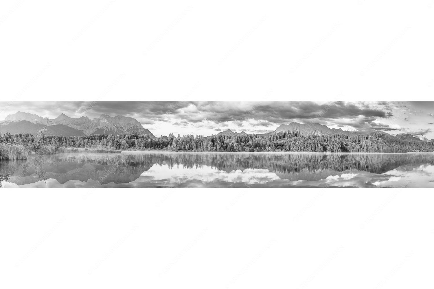 Sonnenaufgang am Barmsee mit Blick zum Karwendel- und Wettersteingebirge - Utopia IV - Seitenverhältnis 5:1 - Barmsee Karwendel und Wetterstein - weitere Infos unter https://www.kriner-weiermann.de