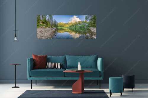 Abseits des Trubels vom Schachenschloss verbirgt sich der Schachensee im Wald - Verborgen - Größe ca. 175x70cm, Seitenverhältnis 2,5:1 - Schachensee im Wettersteingebirge - weitere Infos unter https://www.kriner-weiermann.de
