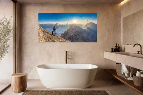 Blick von der Kaskarspitze im Karwendel über Nebelmeer in den Sonnenaufgang - Versteinert - Größe ca. 180x90cm, Seitenverhältnis 2:1 - Bergsteigerin auf Kaskarspitze im Karwendel - weitere Infos unter https://www.kriner-weiermann.de