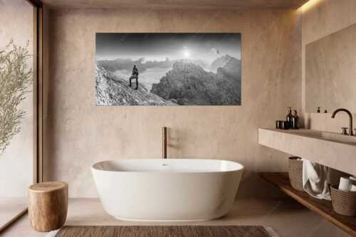 Blick von der Kaskarspitze im Karwendel über Nebelmeer in den Sonnenaufgang - Versteinert - Größe ca. 180x90cm, Seitenverhältnis 2:1 - Bergsteigerin auf Kaskarspitze im Karwendel - weitere Infos unter https://www.kriner-weiermann.de