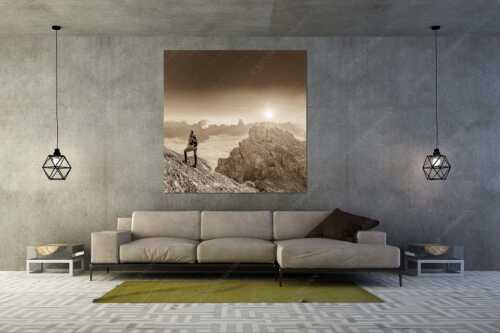 Blick von der Kaskarspitze im Karwendel über Nebelmeer in den Sonnenaufgang - Versteinert - Größe ca. 160x160cm, Seitenverhältnis 1:1 - Bergsteigerin auf Kaskarspitze im Karwendel - weitere Infos unter https://www.kriner-weiermann.de