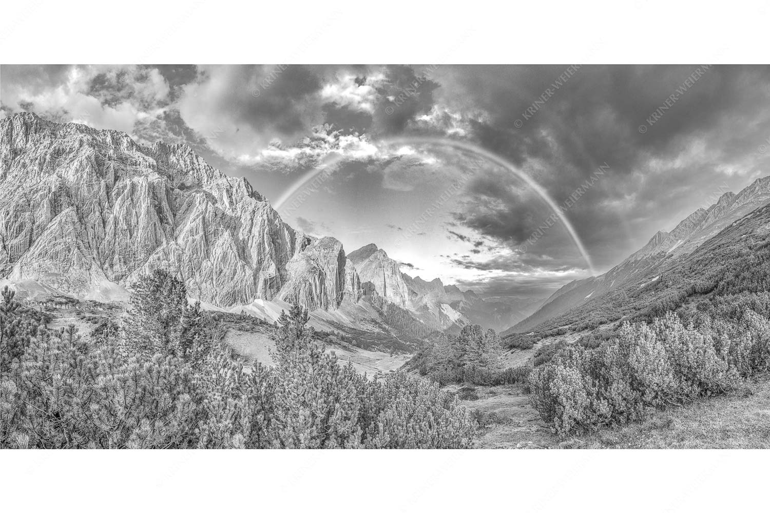 Regenbogen über dem Lafatscher und dem Halleranger im Karwendelgebirge