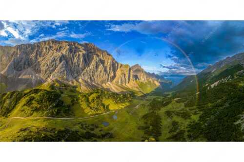 360 Grad Regenbogen über dem Halleranger im Karwendelgebirge - Verzauberter Halleranger - Seitenverhältnis 2:1 - Regenbogen im Karwendel - weitere Infos unter https://www.kriner-weiermann.de