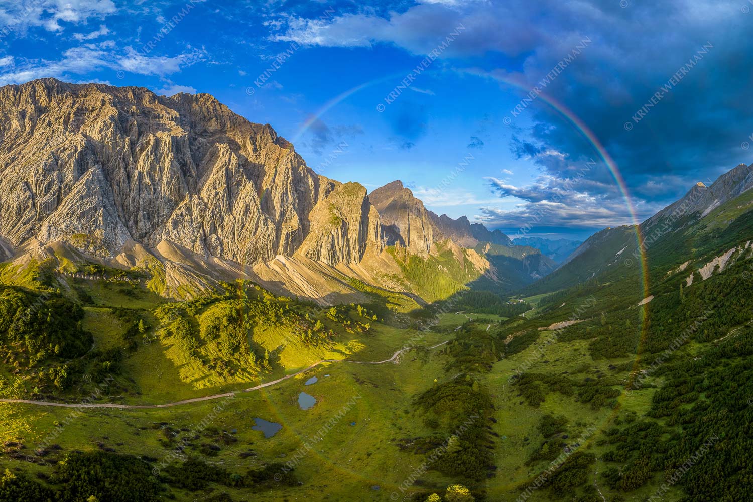 Verzauberter Halleranger – Seitenverhältnis 3:2 — Regenbogen im Karwendel 360 Grad Regenbogen über dem Halleranger im Karwendelgebirge - Verzauberter Halleranger - Seitenverhältnis 3:2 - Regenbogen im Karwendel - weitere Infos unter https://www.kriner-weiermann.de