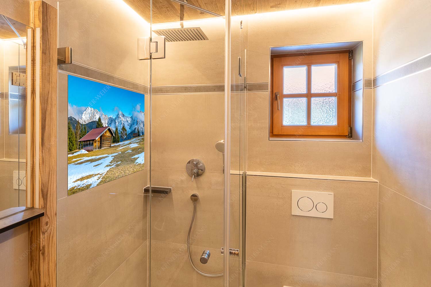 Viel ist nicht mehr übrig – Größe ca. 120x80cm, Seitenverhältnis 3:2 — Heustadel und Karwendel Letzte Schneereste auf den Wiesen und das Karwendelgebirge im Hintergrund - Viel ist nicht mehr übrig - Größe ca. 120x80cm, Seitenverhältnis 3:2 - Heustadel und Karwendel - weitere Infos unter https://www.kriner-weiermann.de