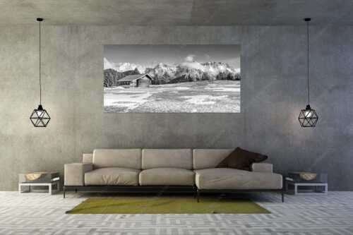 Letzte Schneereste auf den Wiesen und das Karwendelgebirge im Hintergrund - Viel ist nicht mehr übrig - Größe ca. 200x100cm, Seitenverhältnis 2:1 - Heustadel und Karwendel - weitere Infos unter https://www.kriner-weiermann.de