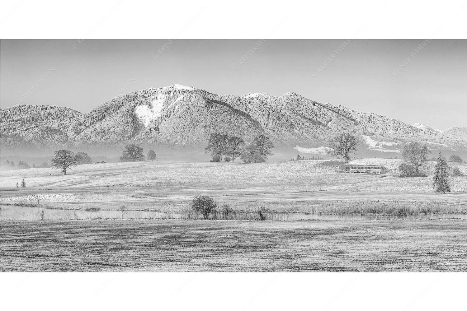 Blick über die Ach bei Uffing zum Hörnle in den Ammergauer Alpen