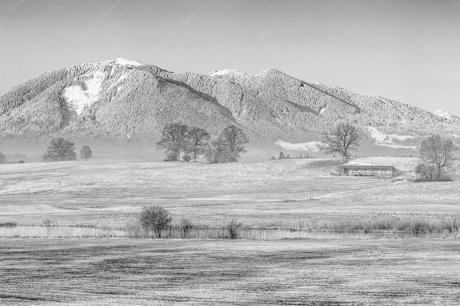 Voralpenland – Seitenverhältnis 3:2 — Uffinger Ach mit Hörnle Blick über die Ach bei Uffing zum Hörnle in den Ammergauer Alpen