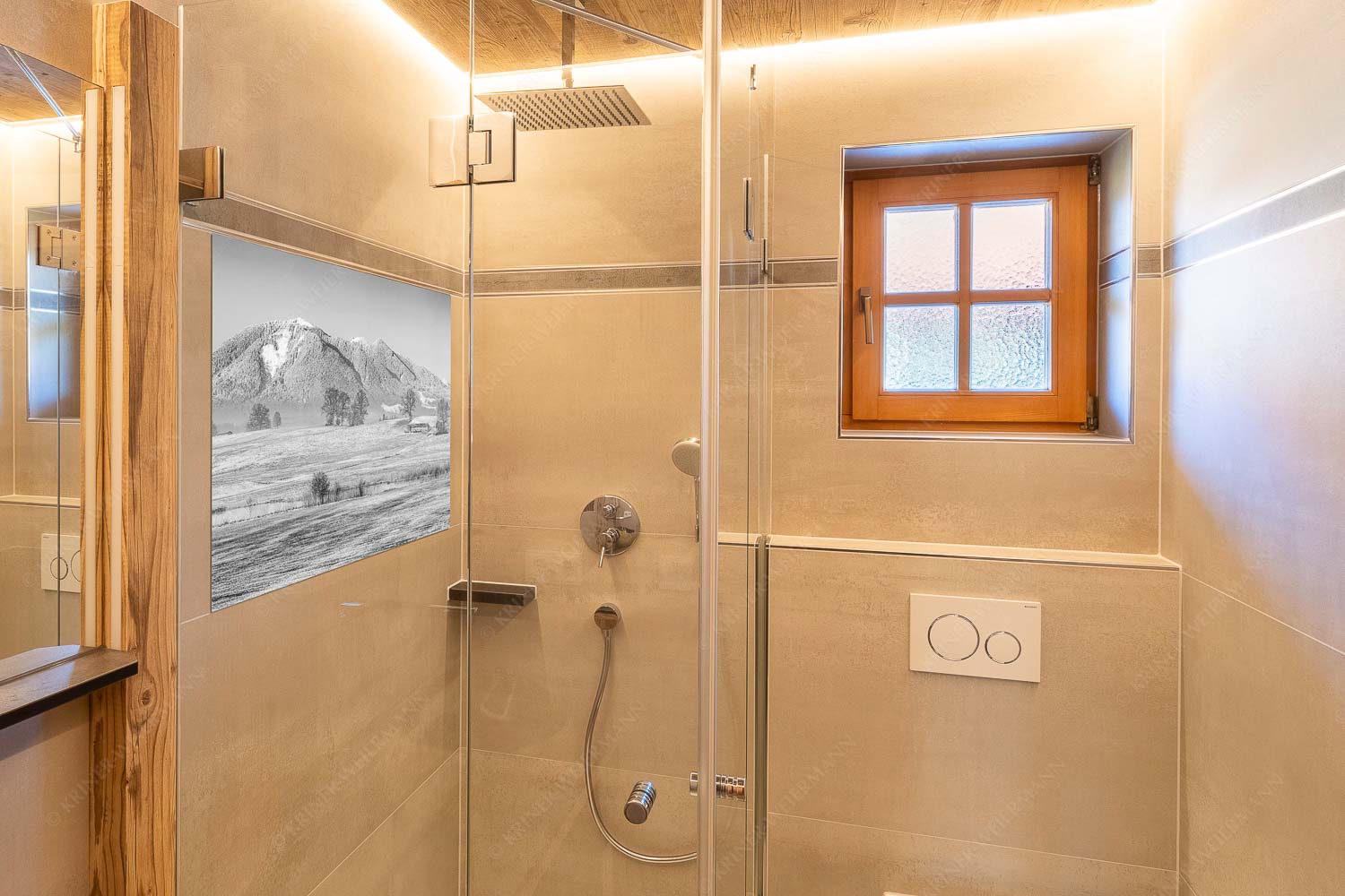 Voralpenland – Größe ca. 120x80cm, Seitenverhältnis 3:2 — Uffinger Ach mit Hörnle Blick über die Ach bei Uffing zum Hörnle in den Ammergauer Alpen - Voralpenland - Größe ca. 120x80cm, Seitenverhältnis 3:2 - Uffinger Ach mit Hörnle - weitere Infos unter https://www.kriner-weiermann.de