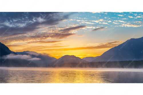 Blick über den Silvensteinsee zum kurz bevorstehenden Sonnenaufgang - Vorglühen am Silvenstein - Seitenverhältnis 2:1 - Silvensteinsee Sonnenaufgang - weitere Infos unter https://www.kriner-weiermann.de