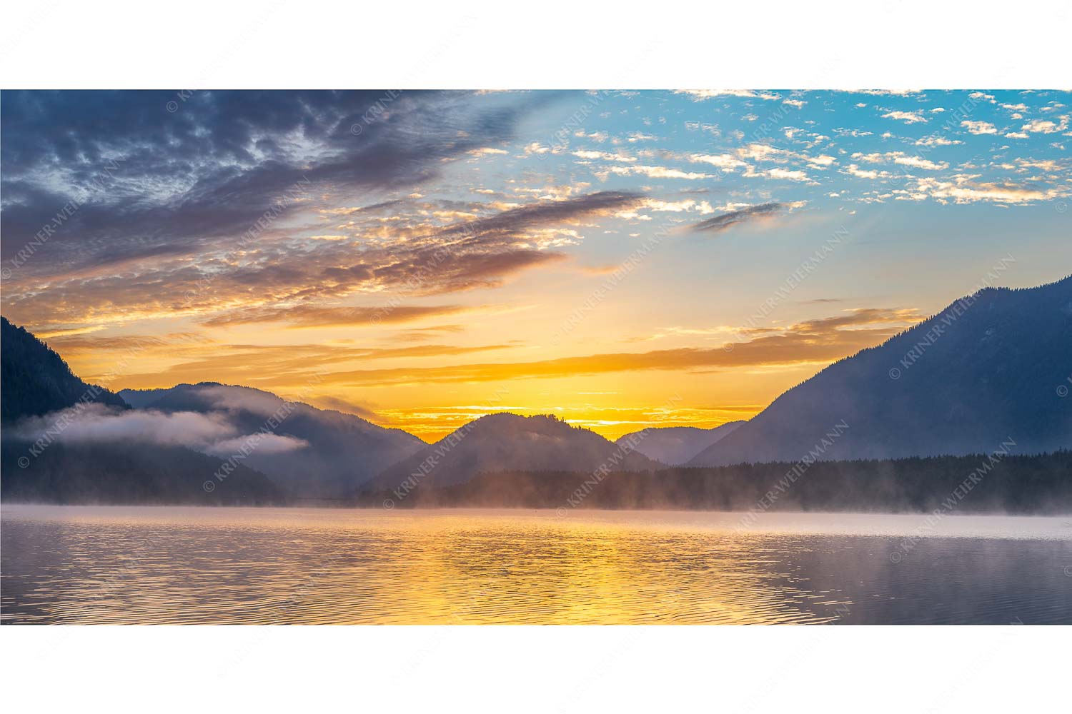 Vorglühen am Silvenstein – Seitenverhältnis 2:1 — Silvensteinsee Sonnenaufgang Blick über den Silvensteinsee zum kurz bevorstehenden Sonnenaufgang