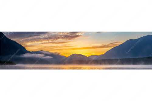 Blick über den Silvensteinsee zum kurz bevorstehenden Sonnenaufgang - Vorglühen am Silvenstein - Seitenverhältnis 4:1 - Silvensteinsee Sonnenaufgang - weitere Infos unter https://www.kriner-weiermann.de