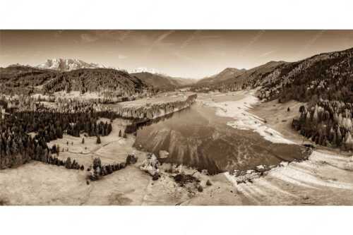 Blick übern Geroldsee zum Wank und Wettersteingebirge - Wagenbrüch - Seitenverhältnis 2:1 - Geroldsee - weitere Infos unter https://www.kriner-weiermann.de