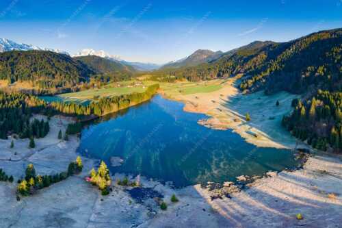 Blick übern Geroldsee zum Wank und Wettersteingebirge - Wagenbrüch - Seitenverhältnis 3:2 - Geroldsee - weitere Infos unter https://www.kriner-weiermann.de