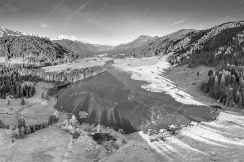 Blick übern Geroldsee zum Wank und Wettersteingebirge - Wagenbrüch - Seitenverhältnis 3:2 - Geroldsee - weitere Infos unter https://www.kriner-weiermann.de