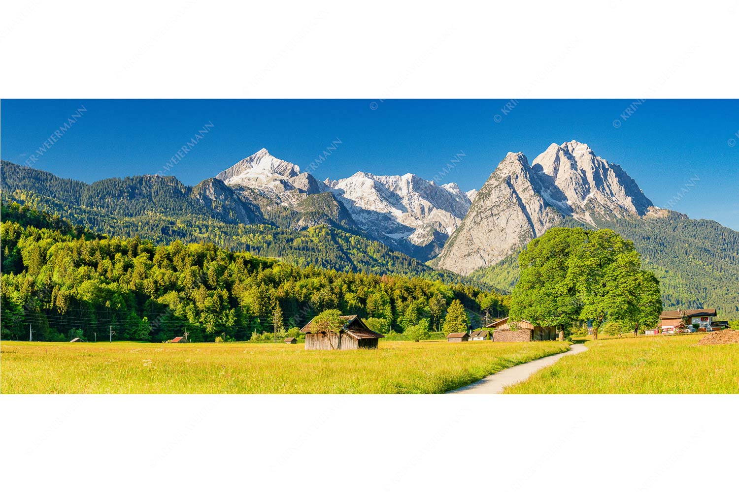Wahrzeichen – Seitenverhältnis 2,5:1 — Garmisch-Partenkirchen mit Alpspitze Blick über den Hammersbacherweg auf die Alpspitze und Waxensteine im Wettersteingebirge