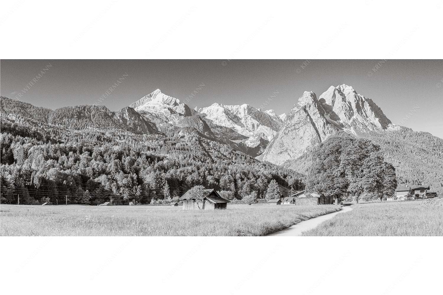 Wahrzeichen – Seitenverhältnis 2,5:1 — Garmisch-Partenkirchen mit Alpspitze Blick über den Hammersbacherweg auf die Alpspitze und Waxensteine im Wettersteingebirge