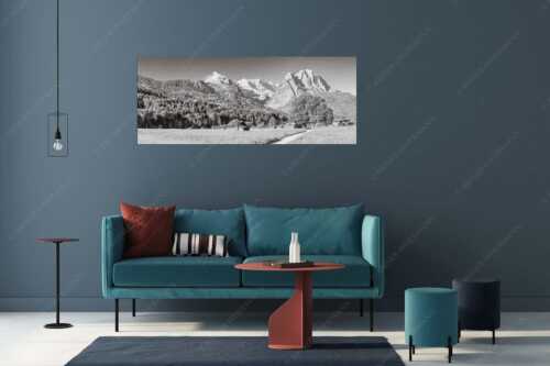 Blick über den Hammersbacherweg auf die Alpspitze und Waxensteine im Wettersteingebirge - Wahrzeichen - Größe ca. 175x70cm, Seitenverhältnis 2,5:1 - Garmisch-Partenkirchen mit Alpspitze - weitere Infos unter https://www.kriner-weiermann.de