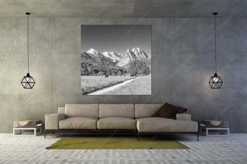 Blick über den Hammersbacherweg auf die Alpspitze und Waxensteine im Wettersteingebirge - Wahrzeichen - Größe ca. 160x160cm, Seitenverhältnis 1:1 - Garmisch-Partenkirchen mit Alpspitze - weitere Infos unter https://www.kriner-weiermann.de