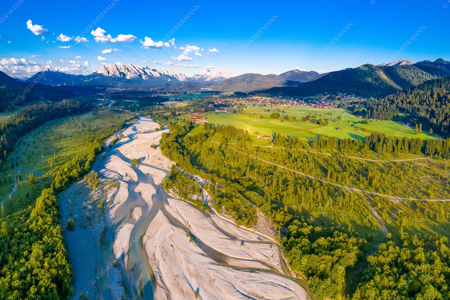 Wallgau Isar II – Seitenverhältnis 3:2 — Oberes Isartal Blick über die Isar nach Wallgau und ins Wettertstein- und Estergebirge