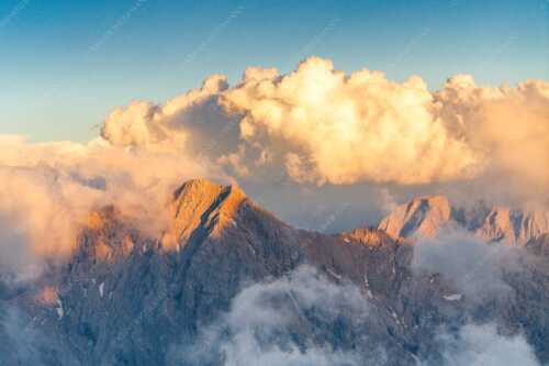Blick vom Jubiläumsgrat zum Hochwanner im Wettersteingebirge - Wanner - Seitenverhältnis 3:2 - Hochwanner im Wetterstein - weitere Infos unter https://www.kriner-weiermann.de