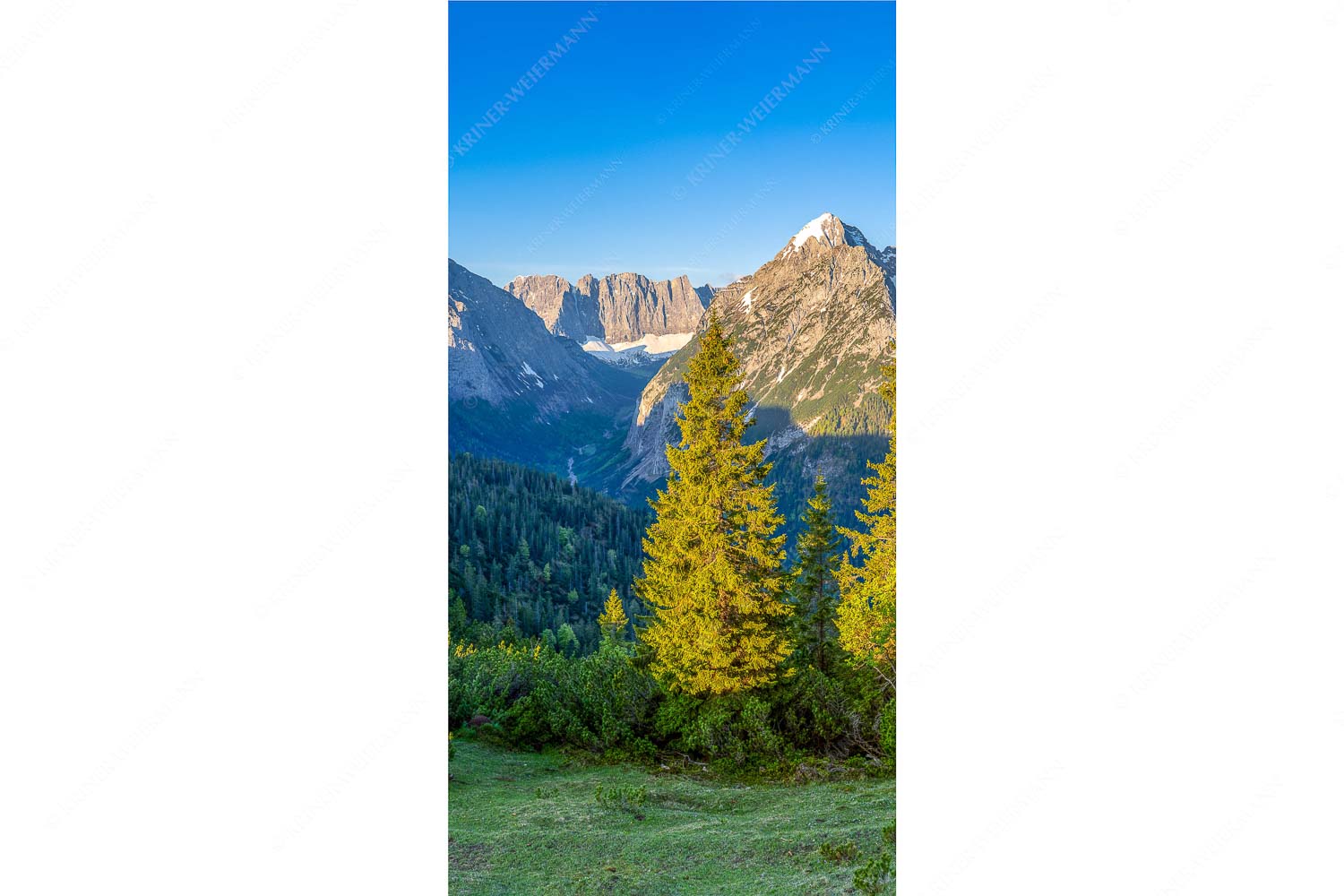 Warmes Morgenlicht – Seitenverhältnis 1:2 — Gamsjoch und Falken im Karwendel Blick durchs Laliderertal im Karwendelgebirge