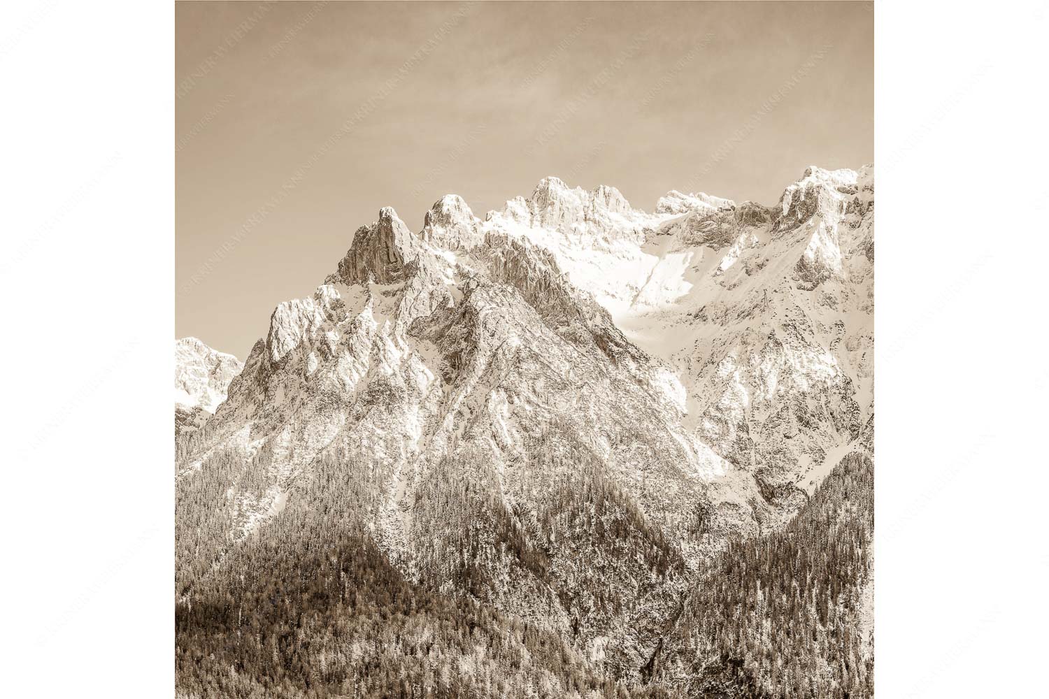 Wenig Schnee – Seitenverhältnis 1:1 — Karwendelblick von Mittenwald Blick auf das Karwendel mit der Viererspitze von Mittenwald