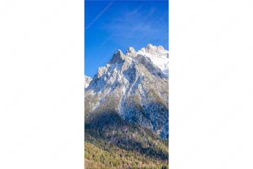 Blick auf das Karwendel mit der Viererspitze von Mittenwald - Wenig Schnee - Seitenverhältnis 1:2 - Karwendelblick von Mittenwald - weitere Infos unter https://www.kriner-weiermann.de