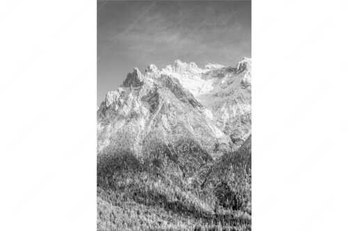 Blick auf das Karwendel mit der Viererspitze von Mittenwald - Wenig Schnee - Seitenverhältnis 2:3 - Karwendelblick von Mittenwald - weitere Infos unter https://www.kriner-weiermann.de