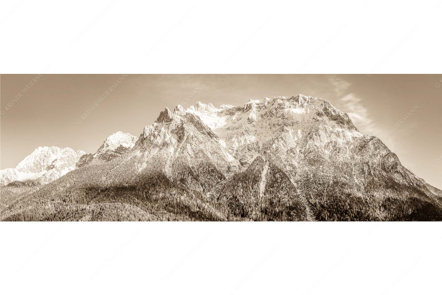 Wenig Schnee – Seitenverhältnis 3:1 — Karwendelblick von Mittenwald Blick auf das Karwendel mit der Viererspitze von Mittenwald