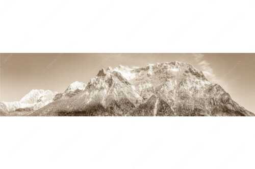 Blick auf das Karwendel mit der Viererspitze von Mittenwald - Wenig Schnee - Seitenverhältnis 4:1 - Karwendelblick von Mittenwald - weitere Infos unter https://www.kriner-weiermann.de