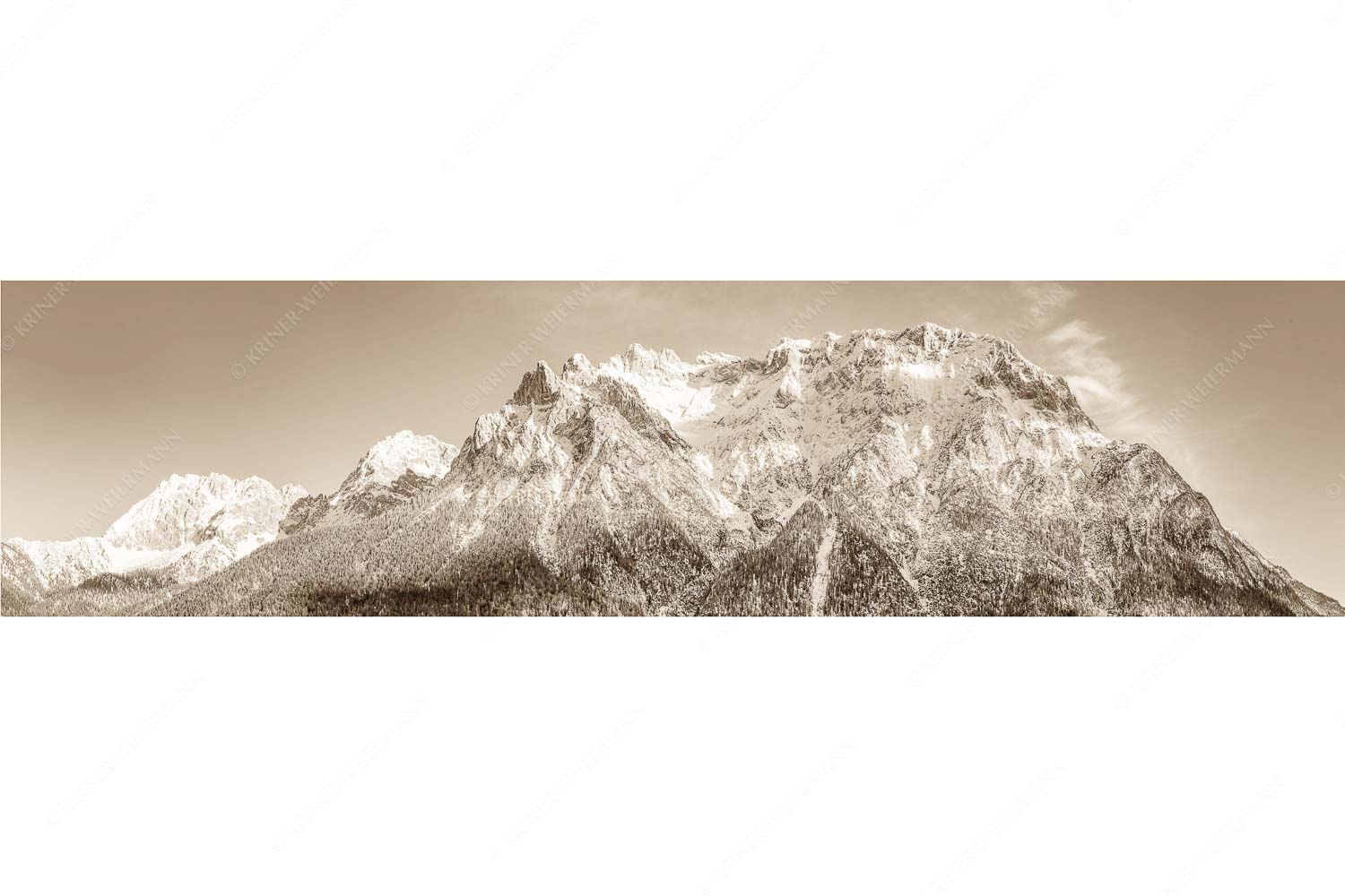 Wenig Schnee – Seitenverhältnis 4:1 — Karwendelblick von Mittenwald Blick auf das Karwendel mit der Viererspitze von Mittenwald