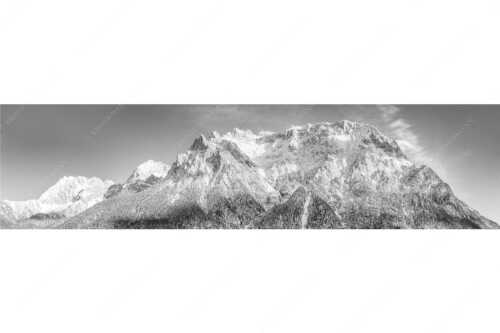 Blick auf das Karwendel mit der Viererspitze von Mittenwald - Wenig Schnee - Seitenverhältnis 4:1 - Karwendelblick von Mittenwald - weitere Infos unter https://www.kriner-weiermann.de