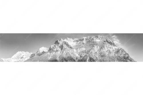 Blick auf das Karwendel mit der Viererspitze von Mittenwald - Wenig Schnee - Seitenverhältnis 5:1 - Karwendelblick von Mittenwald - weitere Infos unter https://www.kriner-weiermann.de