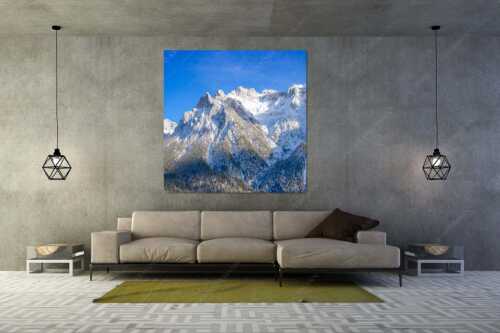 Blick auf das Karwendel mit der Viererspitze von Mittenwald - Wenig Schnee - Größe ca. 160x160cm, Seitenverhältnis 1:1 - Karwendelblick von Mittenwald - weitere Infos unter https://www.kriner-weiermann.de