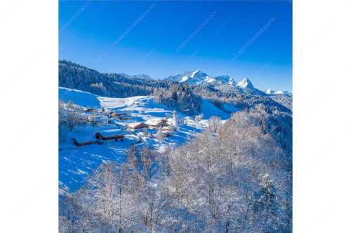Wamberg mit Zugspitzmassiv und Garmisch-Partenkirchen - Winter am Wamberg - Seitenverhältnis 1:1 - Alpspitze Zugspitze und Waxenstein - weitere Infos unter https://www.kriner-weiermann.de