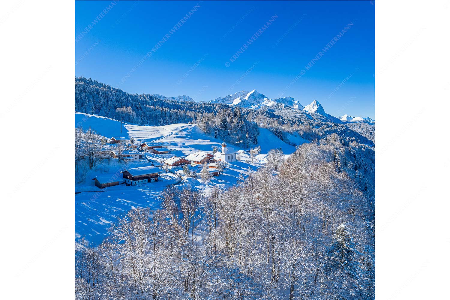 Wamberg mit Zugspitzmassiv und Garmisch-Partenkirchen