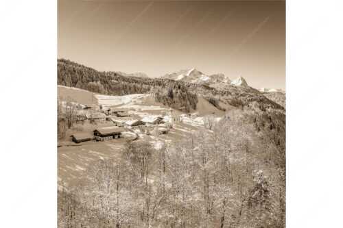 Wamberg mit Zugspitzmassiv und Garmisch-Partenkirchen - Winter am Wamberg - Seitenverhältnis 1:1 - Alpspitze Zugspitze und Waxenstein - weitere Infos unter https://www.kriner-weiermann.de