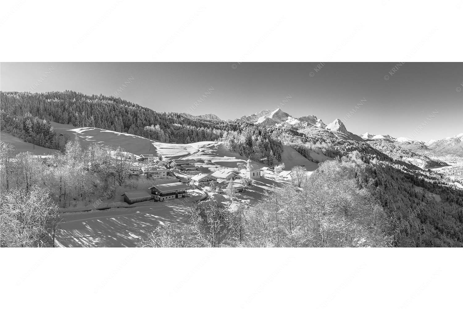 Wamberg mit Zugspitzmassiv und Garmisch-Partenkirchen