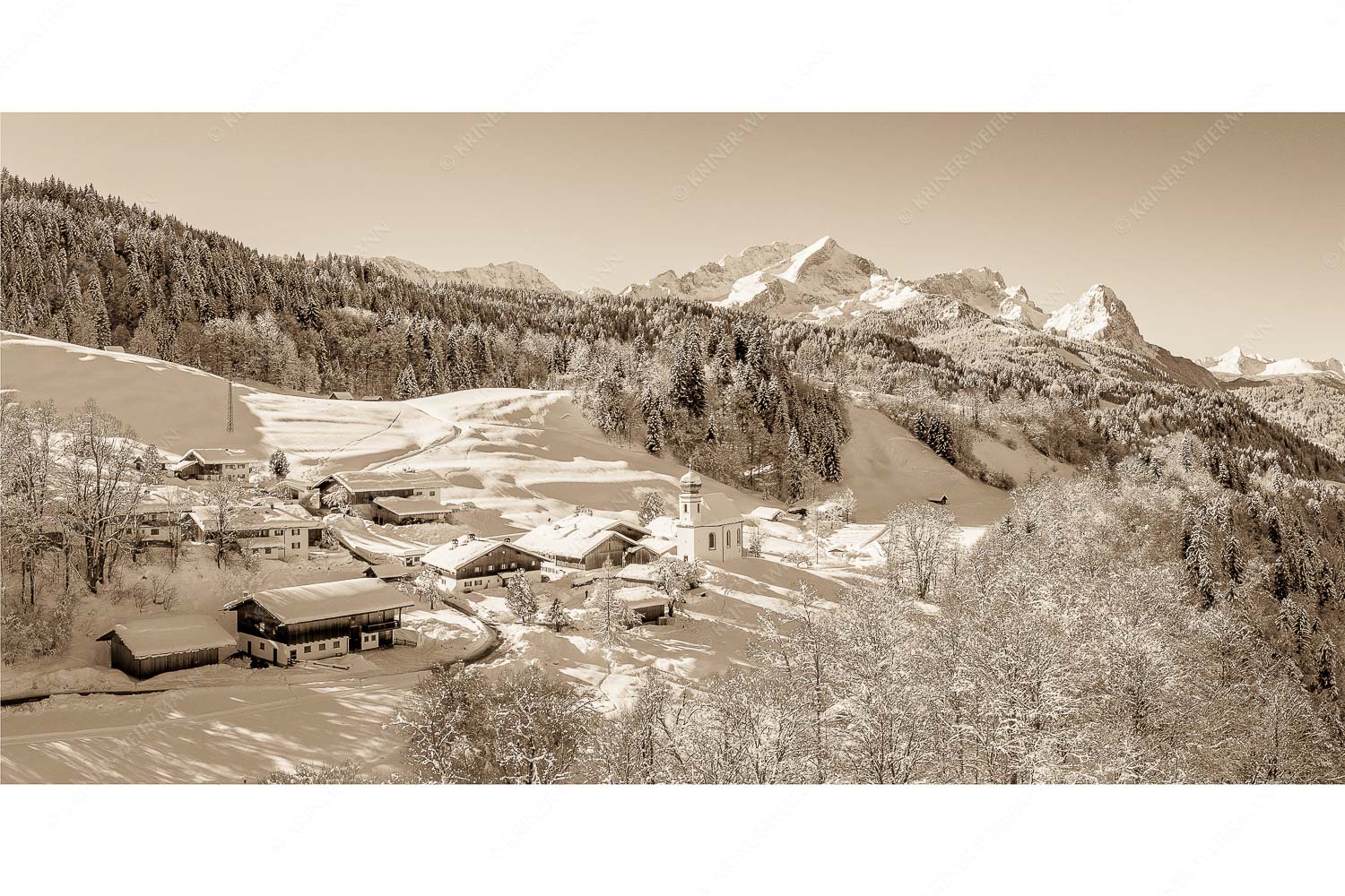 Winter am Wamberg – Seitenverhältnis 2:1 — Alpspitze Zugspitze und Waxenstein Wamberg mit Zugspitzmassiv und Garmisch-Partenkirchen