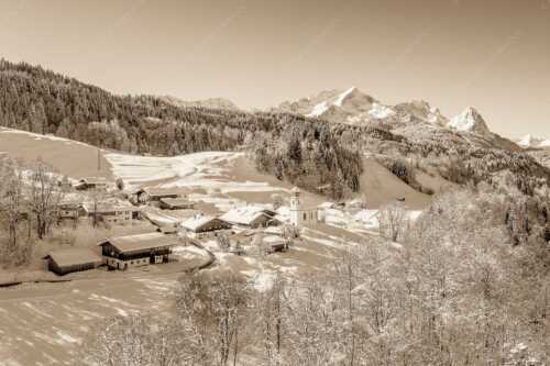 Wamberg mit Zugspitzmassiv und Garmisch-Partenkirchen - Winter am Wamberg - Seitenverhältnis 3:2 - Alpspitze Zugspitze und Waxenstein - weitere Infos unter https://www.kriner-weiermann.de