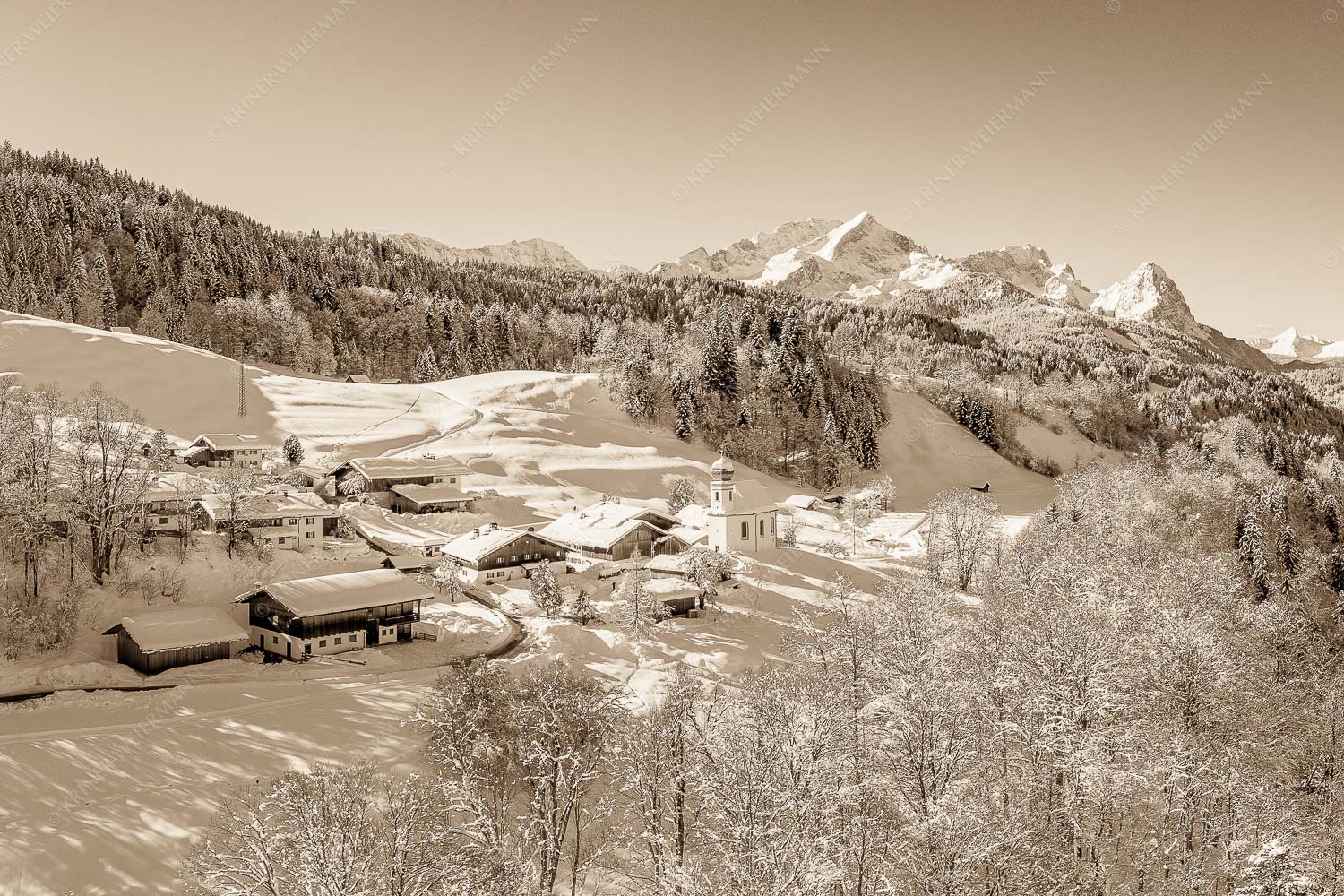Winter am Wamberg – Seitenverhältnis 3:2 — Alpspitze Zugspitze und Waxenstein Wamberg mit Zugspitzmassiv und Garmisch-Partenkirchen