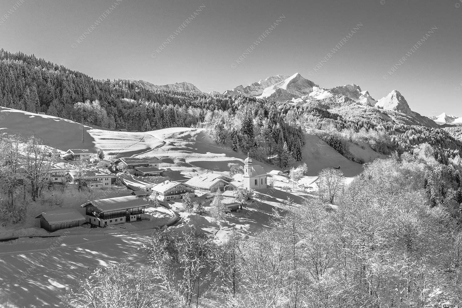 Wamberg mit Zugspitzmassiv und Garmisch-Partenkirchen